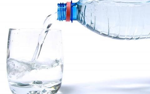 Пийте вода, за да не задържате вода!