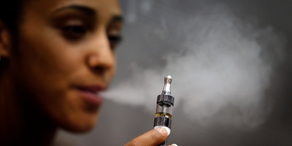 Електронните цигари: от трън, та на глог