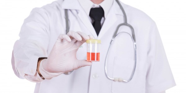 Какво се пие при кръв в урината