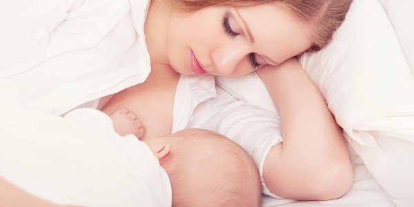 Кога отпада нощното хранене на бебе?