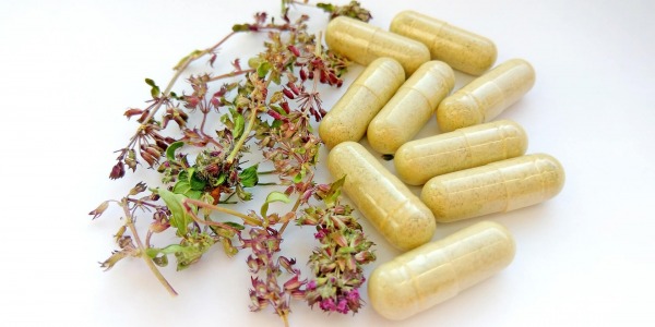 Капсули срещу течни билкови добавки за имунитет. Коя форма е по-подходяща?
